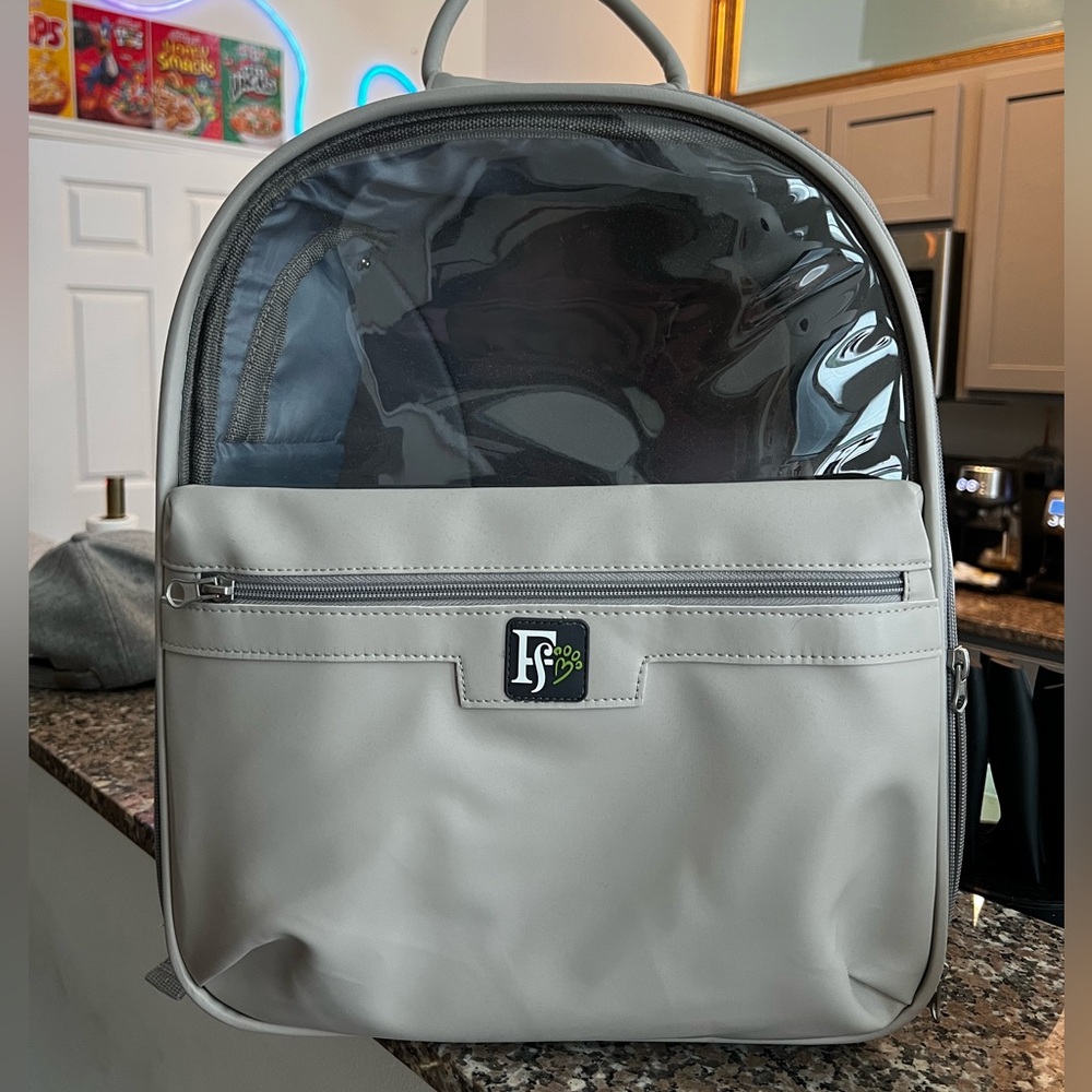 Pet backpack carrier